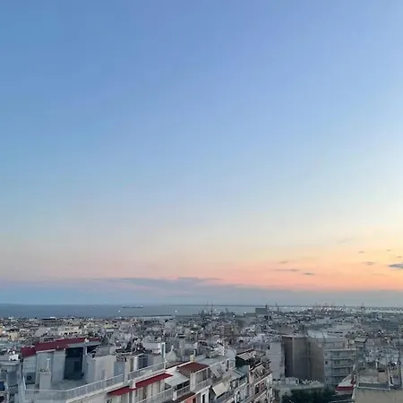 με θέα *